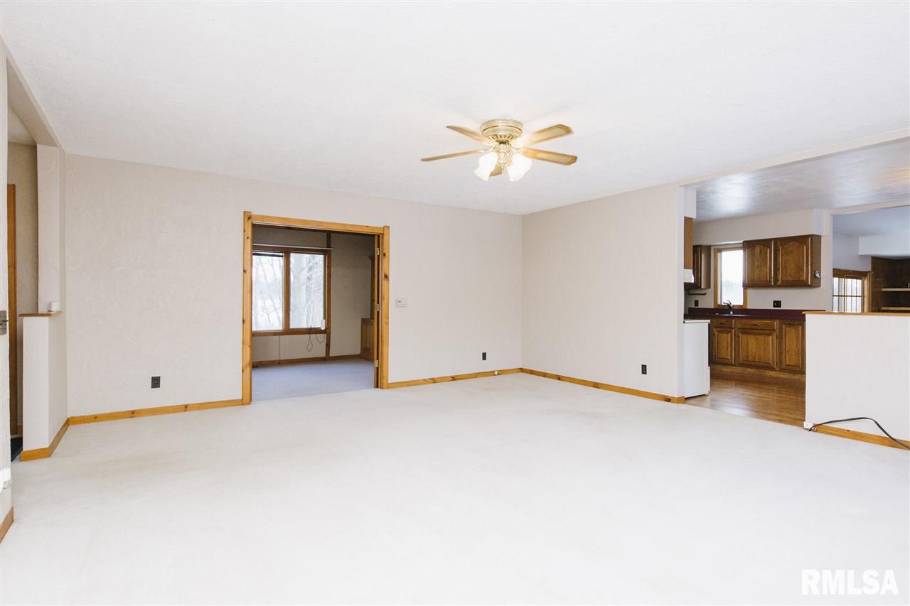 5204 South Stone School Road Trivoli, IL 61569 - Photo 10 of 36