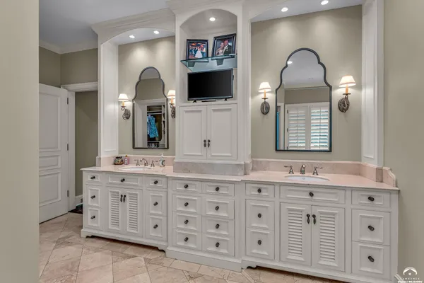 $1,670,000 | 208 Fall Creek Road, Lawrence, KS 66049