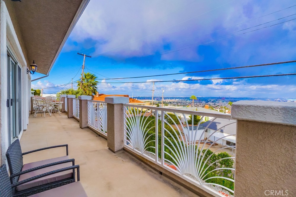 1820 Mantis Avenue San Pedro, CA 90732 - Photo 28 of 55 a view of a room with gym equipment