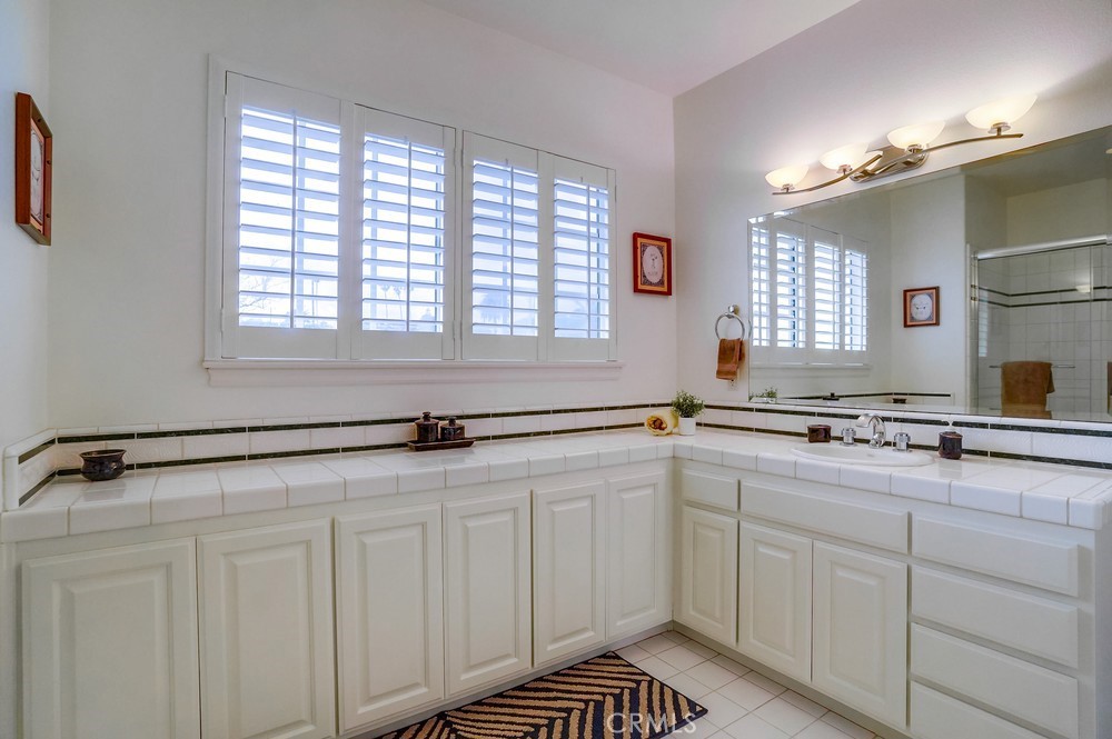 1820 Mantis Avenue San Pedro, CA 90732 - Photo 34 of 55 a bathroom with a sink and a bathtub