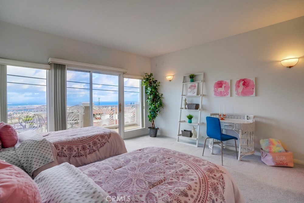 1820 Mantis Avenue San Pedro, CA 90732 - Photo 36 of 55 a bedroom with a bed and a couch