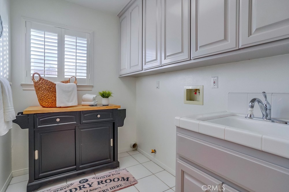 1820 Mantis Avenue San Pedro, CA 90732 - Photo 39 of 55 a bathroom with a sink and a mirror