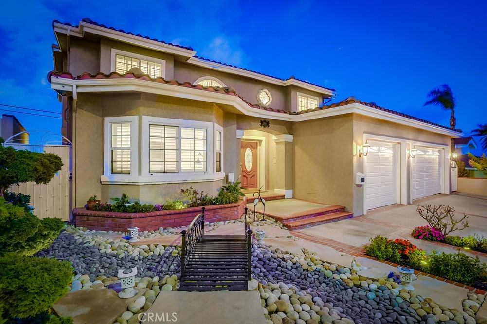 1820 Mantis Avenue San Pedro, CA 90732 - Photo 6 of 55 a front view of a house with a yard