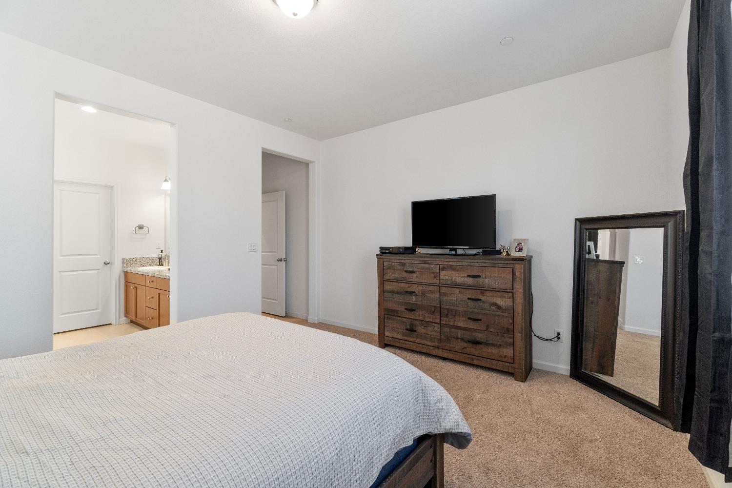 1241 Peters Road Madera, CA 93636 - Photo 28 of 37 a bedroom with a bed and a television