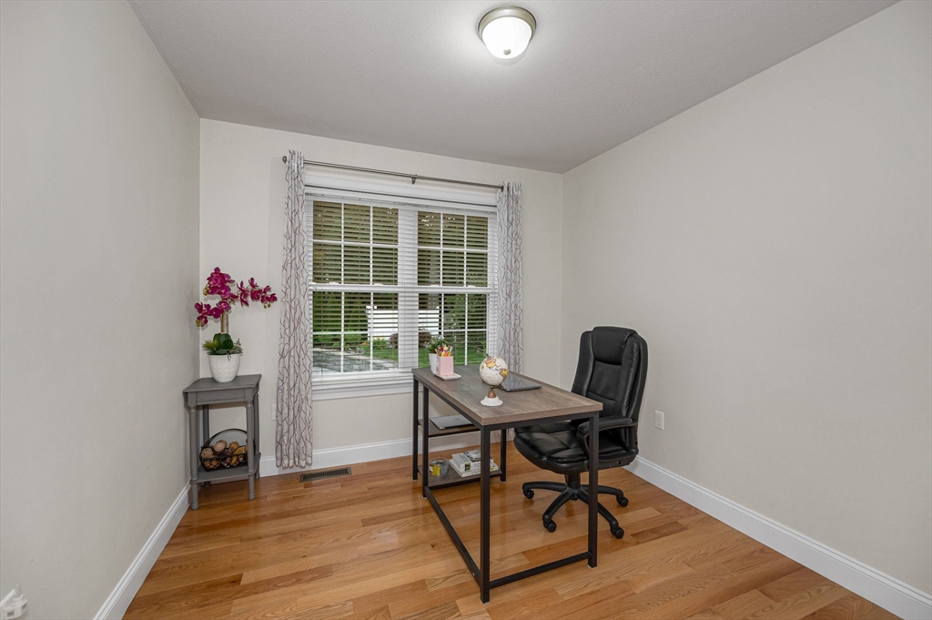 61 Saddle Road Dracut, MA 01826 - Photo 15 of 40