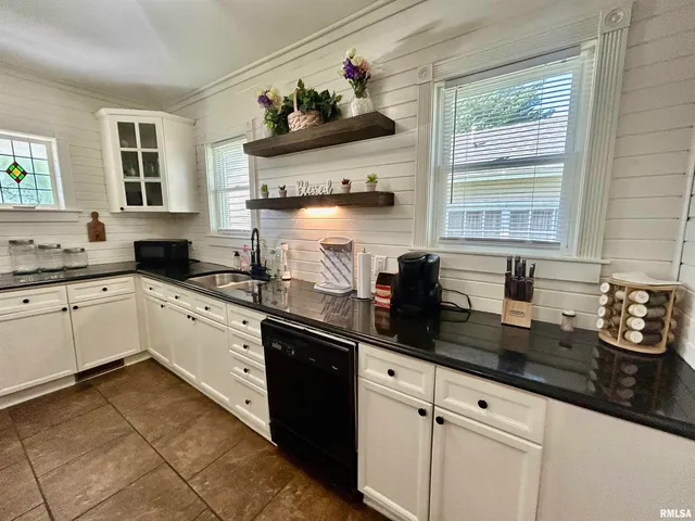 $148,000 | 120 South Walnut Street, Assumption, IL 62510