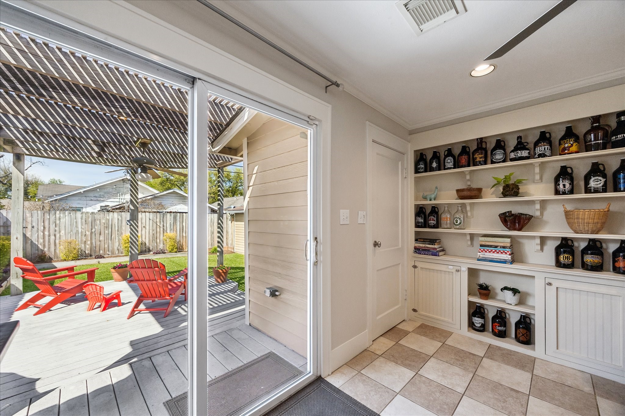919 Key Street Houston, TX 77009 - Photo 16 of 39 A bright, transitional space that invites natural light in.