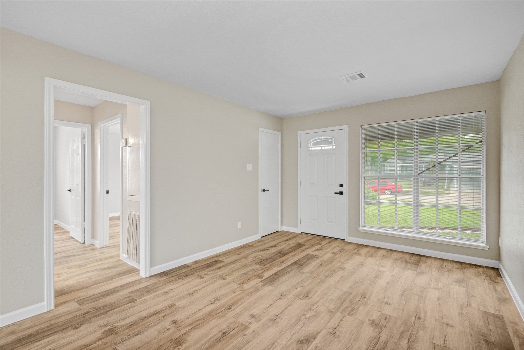 10611 Leitrim Way Houston, TX 77047 - Photo 8 of 28