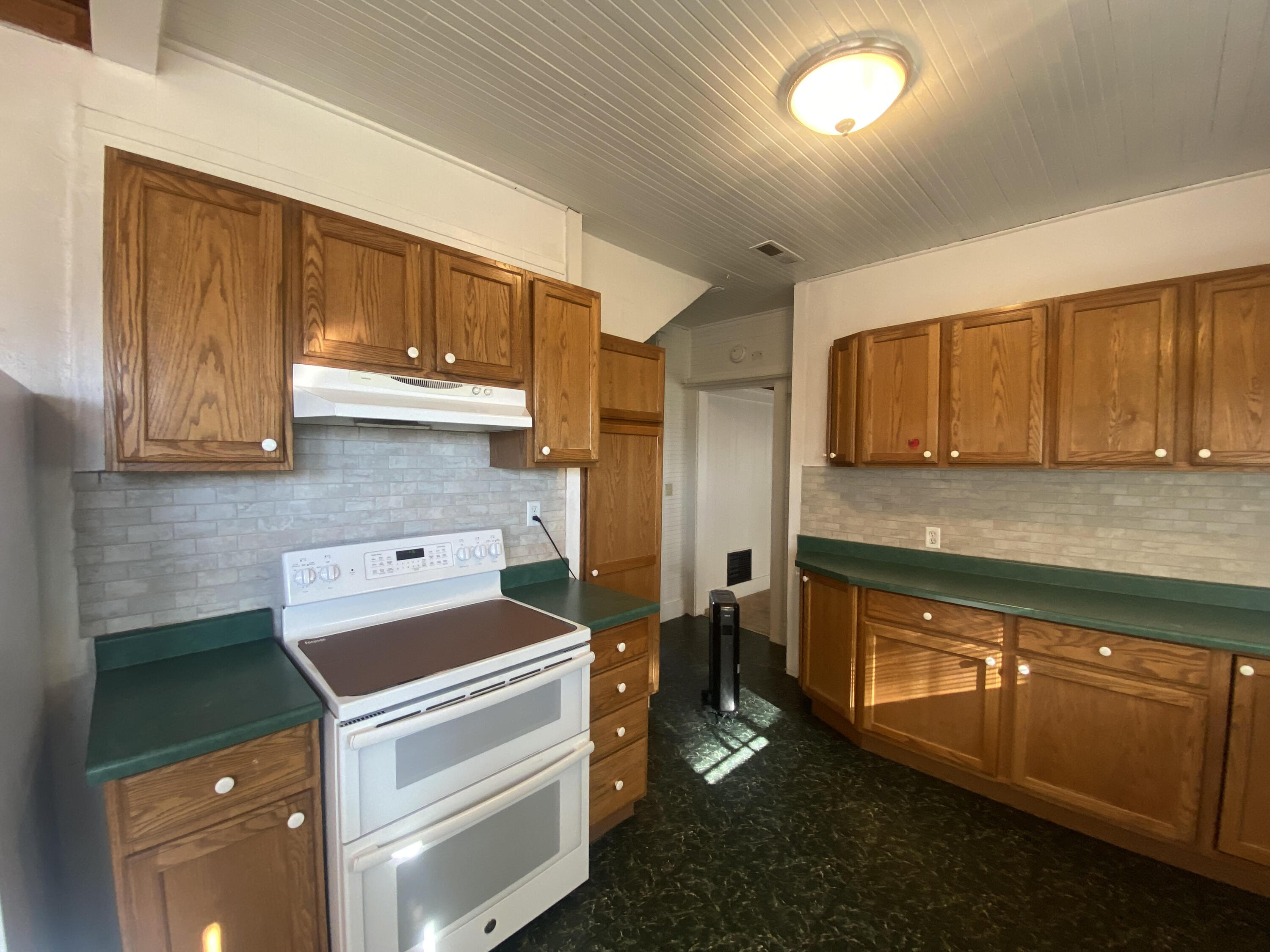332 North Madison Street Merrill, OR 97633 - Photo 18 of 37 m17