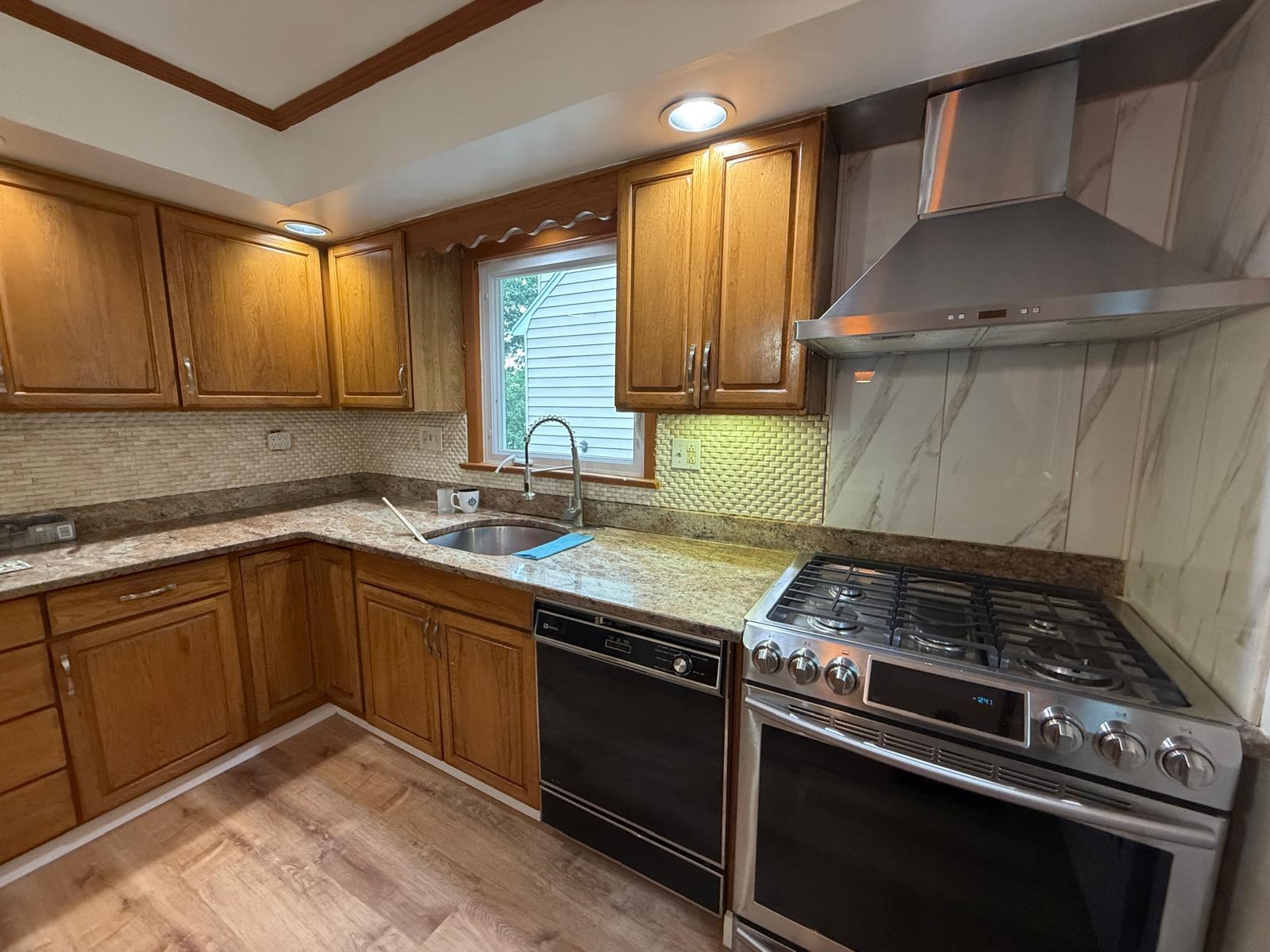 649 Oakdene Avenue Ridgefield, NJ 07657 - Photo 4 of 23 Gallery Image 4