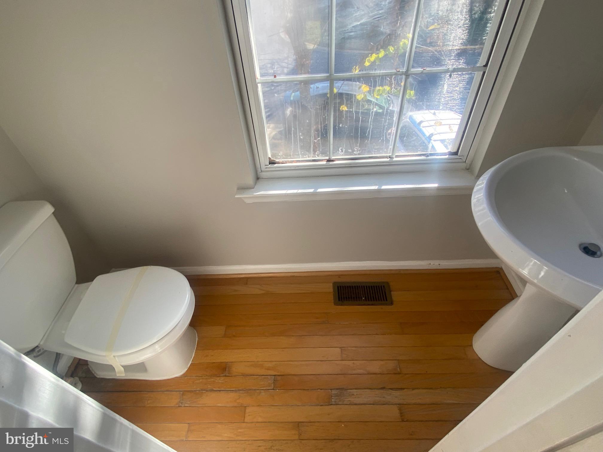 5516 Trout Run Road Clinton, MD 20735 - Photo 10 of 10 Powder Room 1
