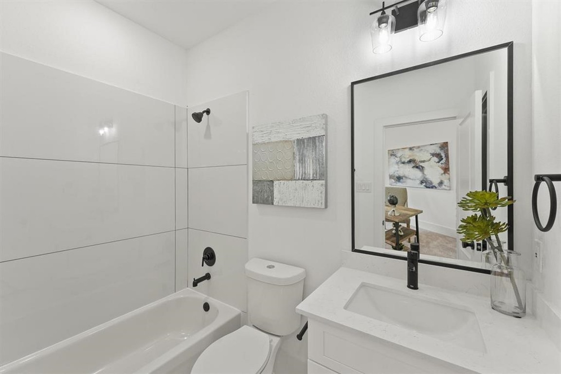 1207 Cavalcade Street, Unit B Houston, TX 77009 - Photo 2 of 20 a bathroom with a shower a toilet and a bathtub