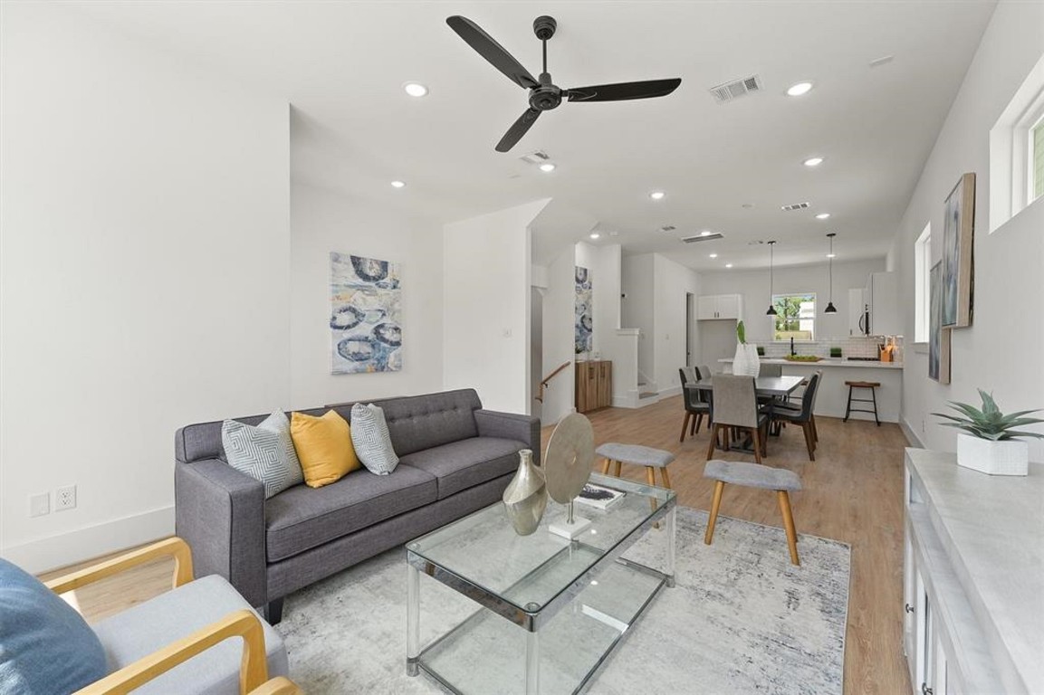 1207 Cavalcade Street, Unit B Houston, TX 77009 - Photo 6 of 20 a living room with furniture and kitchen view