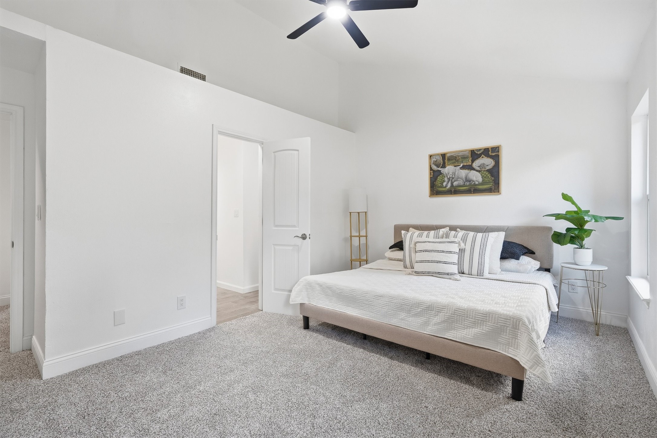 1011 Hamblen Road, Unit 306 Houston, TX 77339 - Photo 21 of 38 Second primary suite, alternate angle.