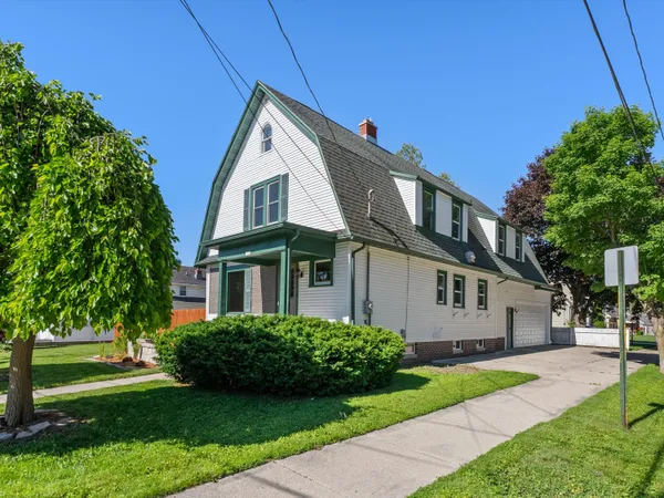 $389,900 | 1128 North 11th Street, Manitowoc, WI 54220