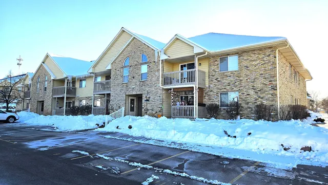 $249,900 | 4887 Easy Street, Unit 11, Delafield, WI 53029