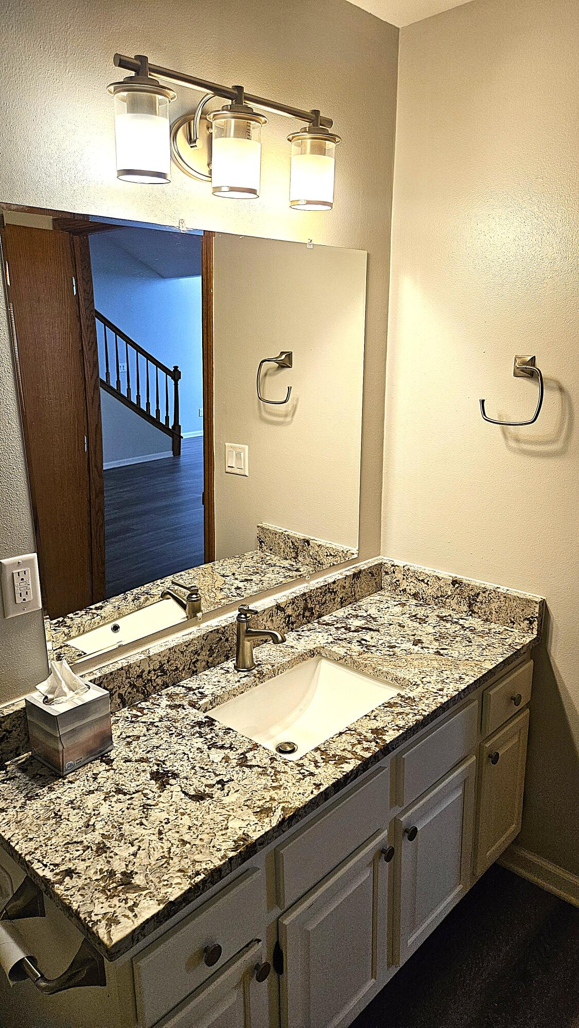 4887 Easy Street, Unit 11 Delafield, WI 53029 - Photo 12 of 26 Main full bath.