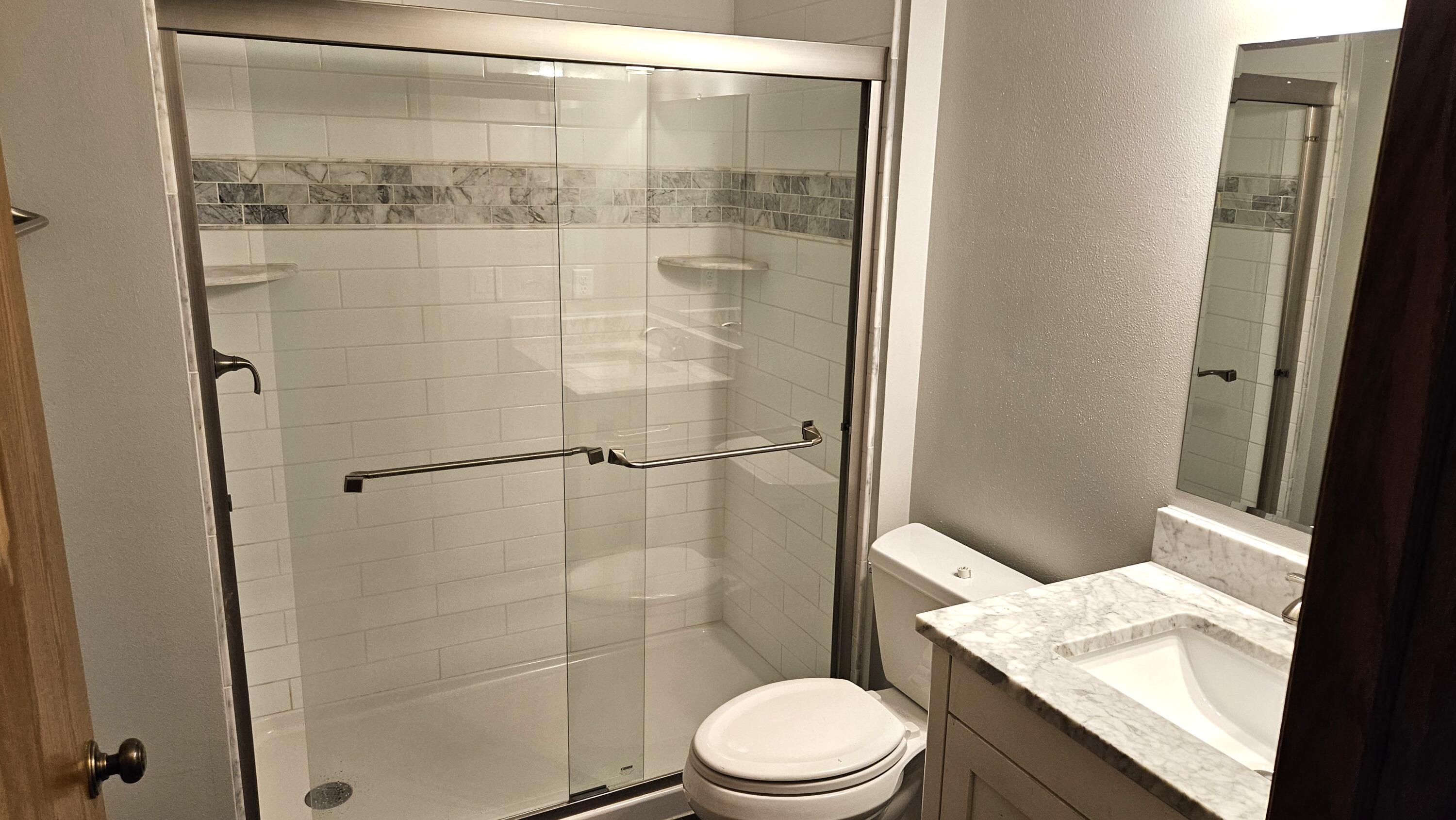 4887 Easy Street, Unit 11 Delafield, WI 53029 - Photo 21 of 26 Upstairs Master Bath.