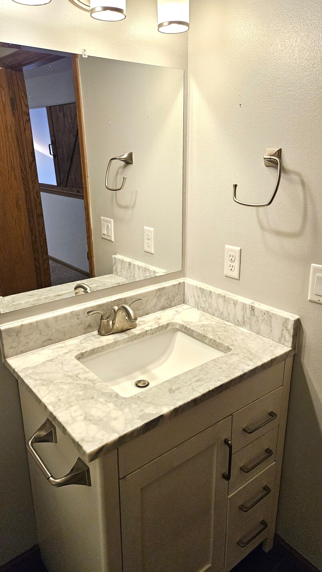 4887 Easy Street, Unit 11 Delafield, WI 53029 - Photo 22 of 26 Upstairs Master Bath.