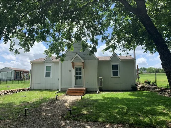 $184,900 | 42 Fawn Valley Drive, Linn Valley, KS 66040