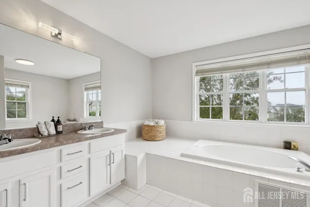 $974,900 | 18 Seminole Court, Monroe Township, NJ 08831