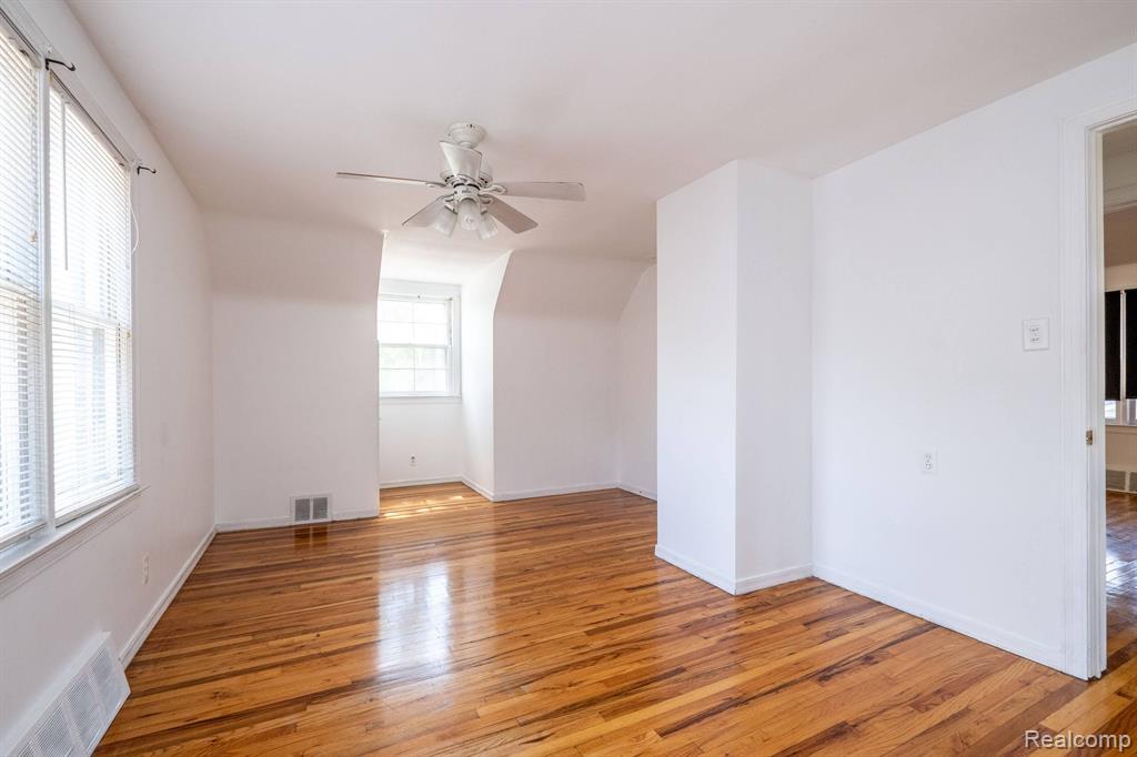 1776 Hampton Road Grosse Pointe Woods, MI 48236 - Photo 26 of 45