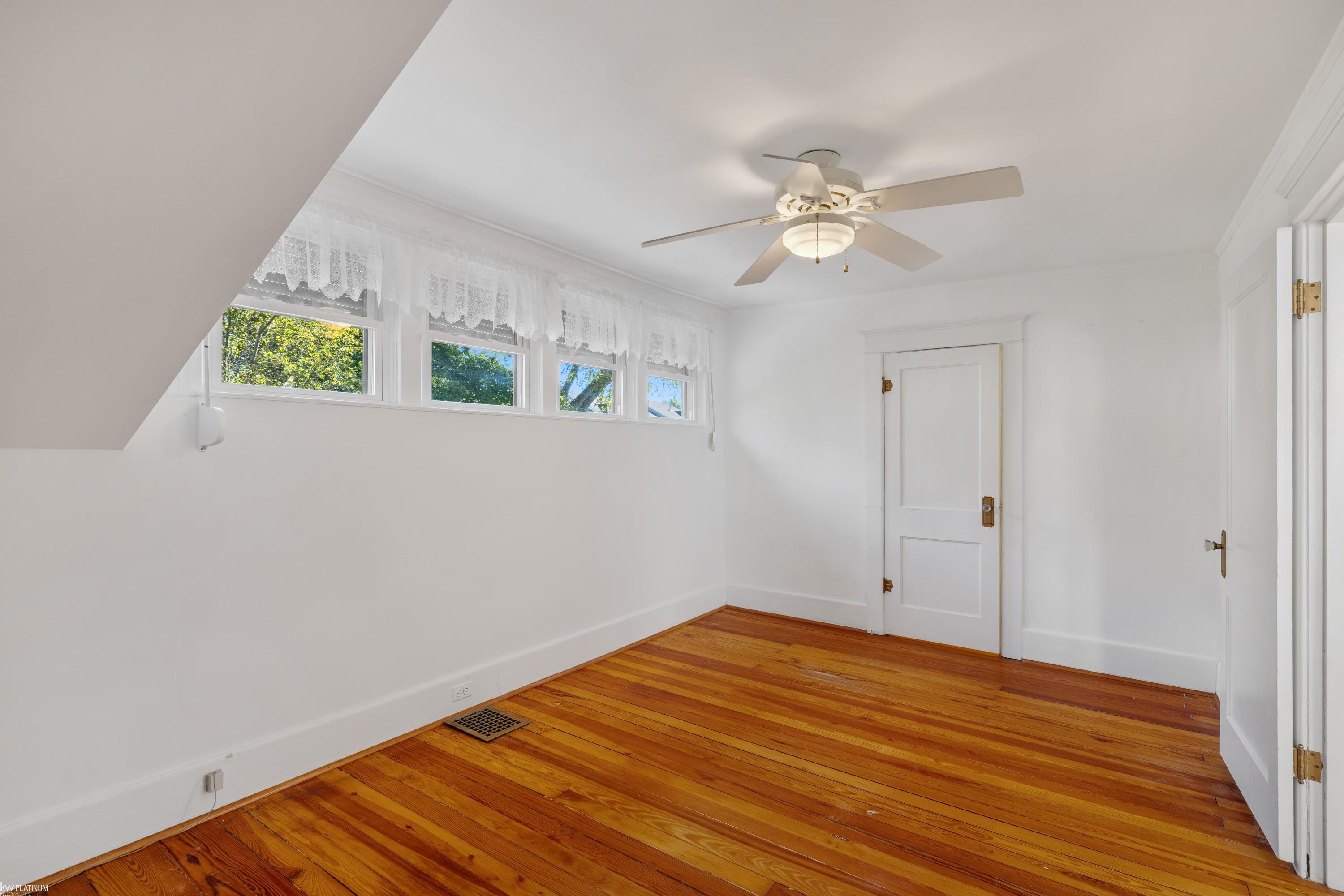 1081 Lakepointe Street Grosse Pointe Park, MI 48230 - Photo 34 of 48