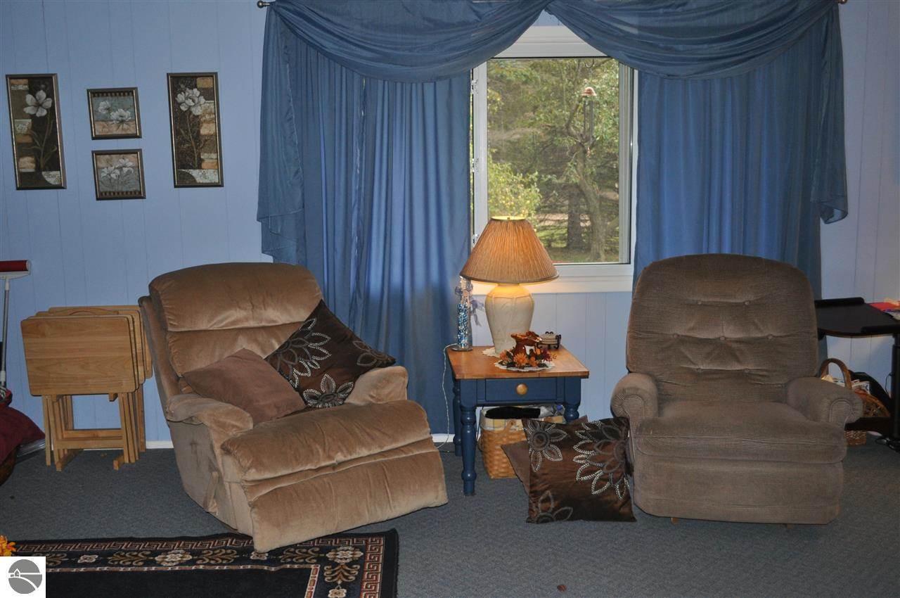 6811 Riverside Drive Mount Pleasant, MI 48858 - Photo 10 of 35 1777930-9.JPG