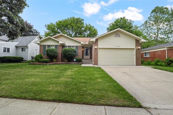 $349,000 | 25134 Ann Arbor Trail, Dearborn Heights, MI 48127