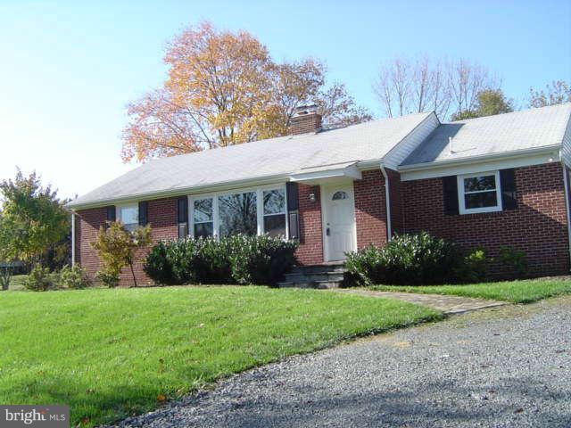 24335 Evergreen Mills Road Aldie, VA 20105 - Photo 2 of 5 a front view of house with yard and green space