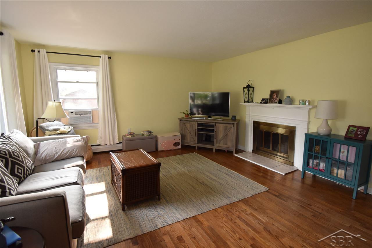 5570 Shattuck Road Saginaw, MI 48603 - Photo 2 of 18 Spacious Living Room