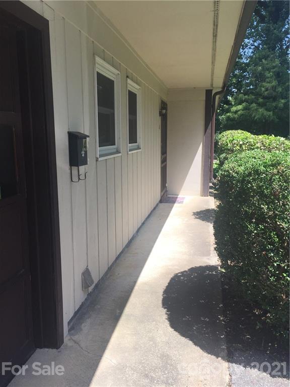 605 Hebron Road, Unit 4 Hendersonville, NC 28739 - Photo 2 of 9 Gallery Image 2