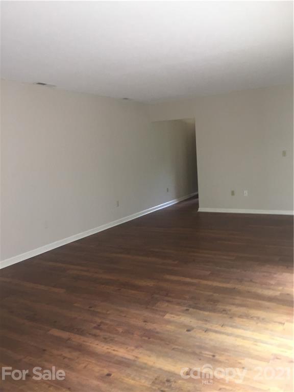 605 Hebron Road, Unit 4 Hendersonville, NC 28739 - Photo 7 of 9 Gallery Image 7