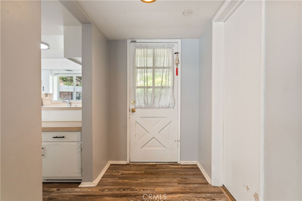 652 Solway Street Glendale, CA 91206 - Photo 4 of 30