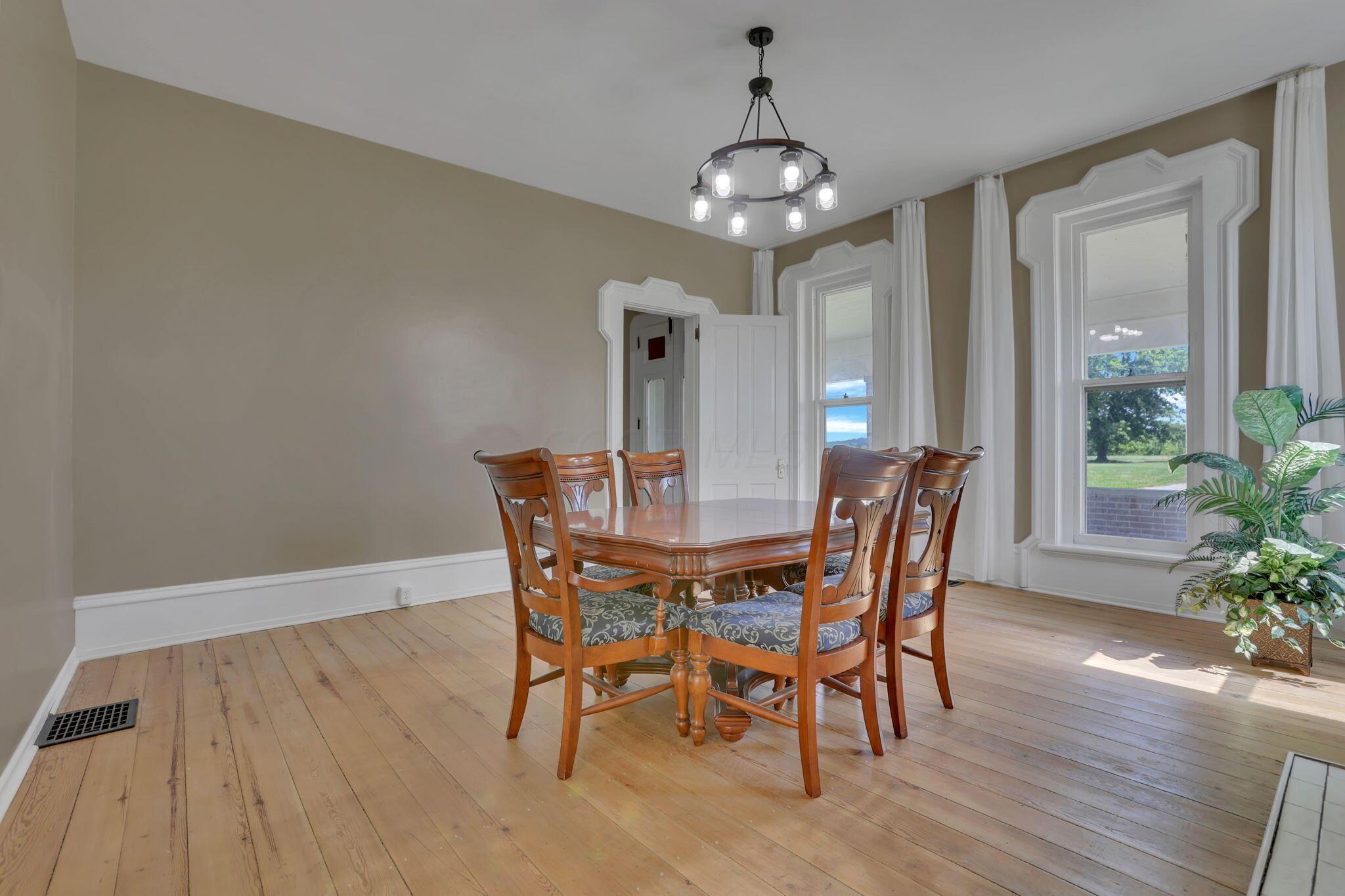 4535 Amanda Northern Road Amanda, OH 43102 - Photo 15 of 72 Dining/Family Room