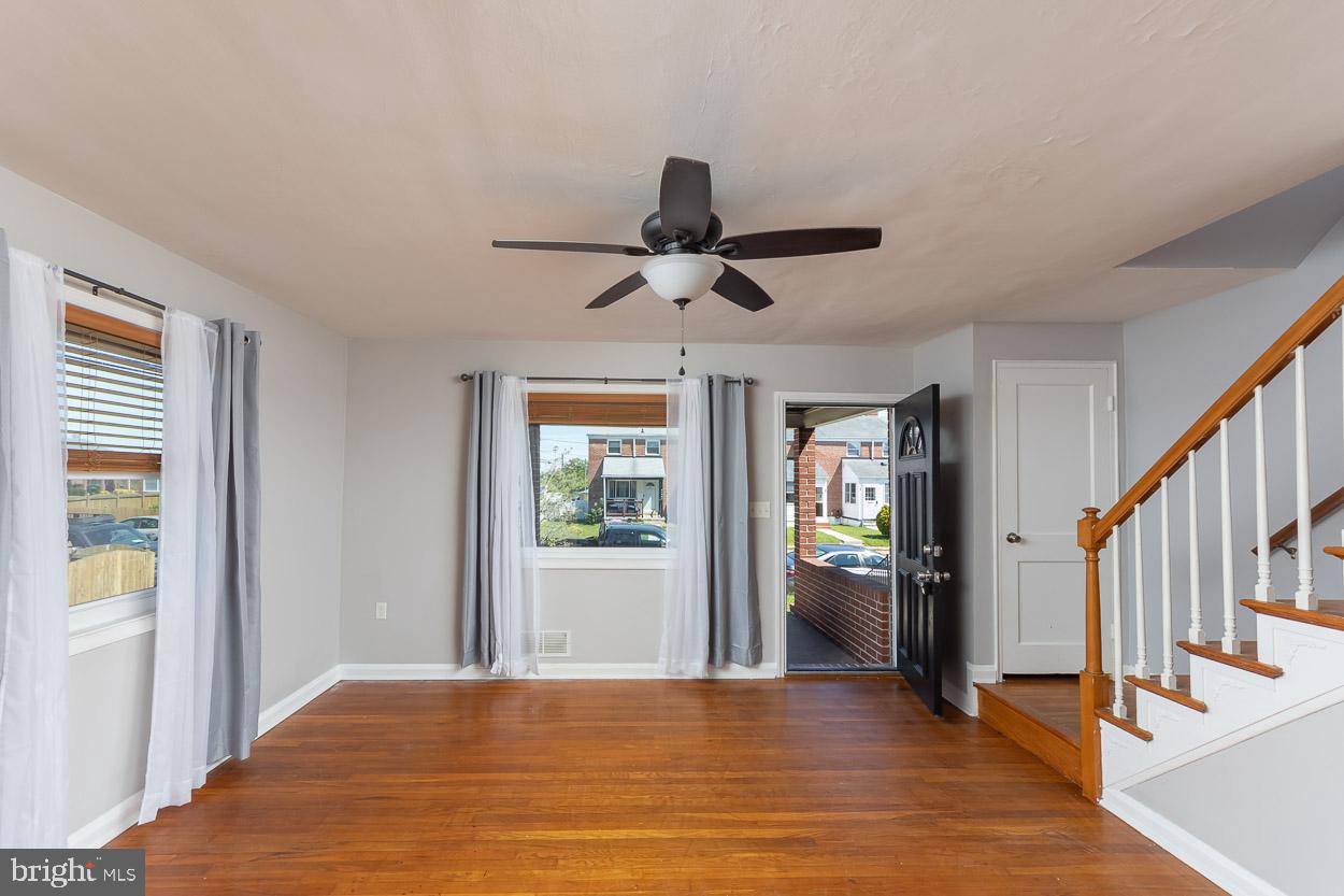 1900 Holborn Road Dundalk, MD 21222 - Photo 23 of 47 Living Room