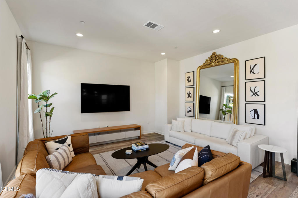 2353 Nicklaus Street Oxnard, CA 93036 - Photo 7 of 41