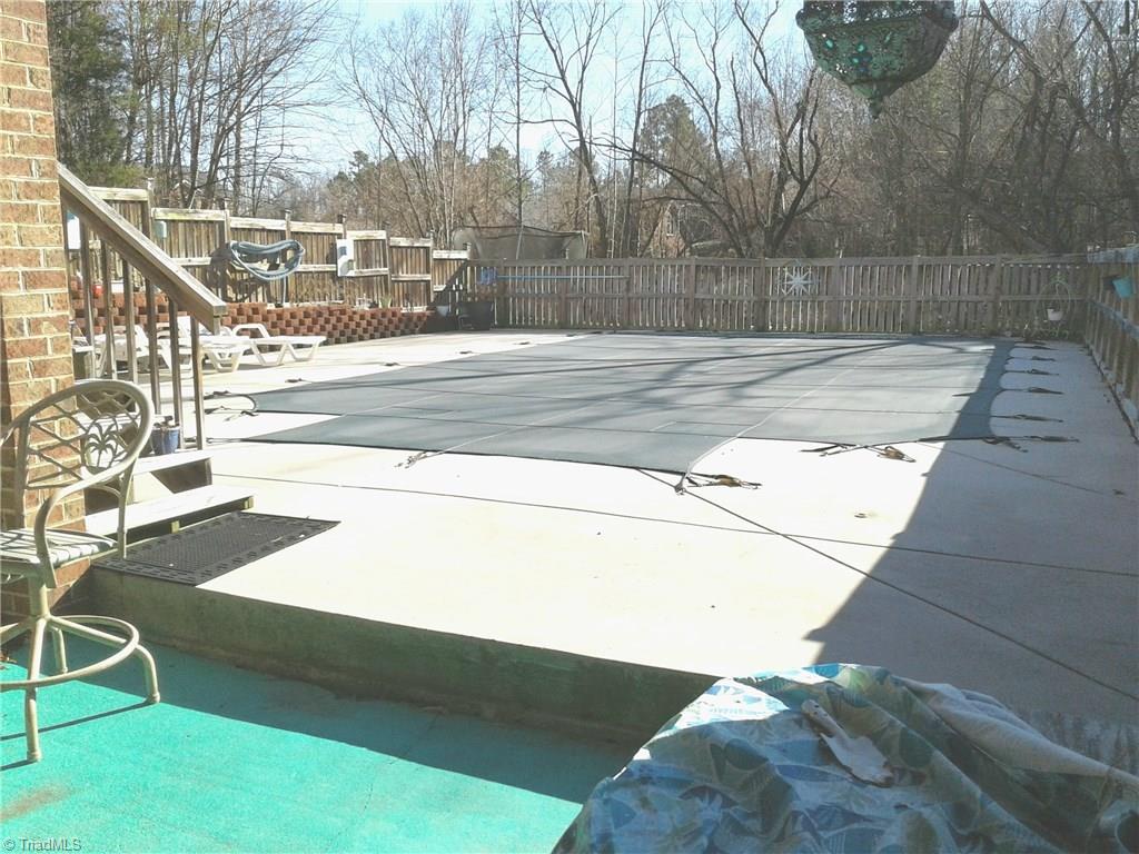352 Beech Ridge Road Thomasville, NC 27360 - Photo 7 of 30 Huge SALT WATER POOL with privacy fencing