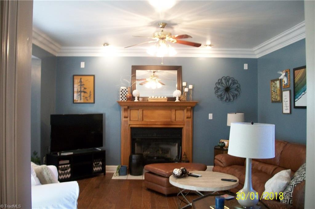 352 Beech Ridge Road Thomasville, NC 27360 - Photo 9 of 30 Another view of Living Room
