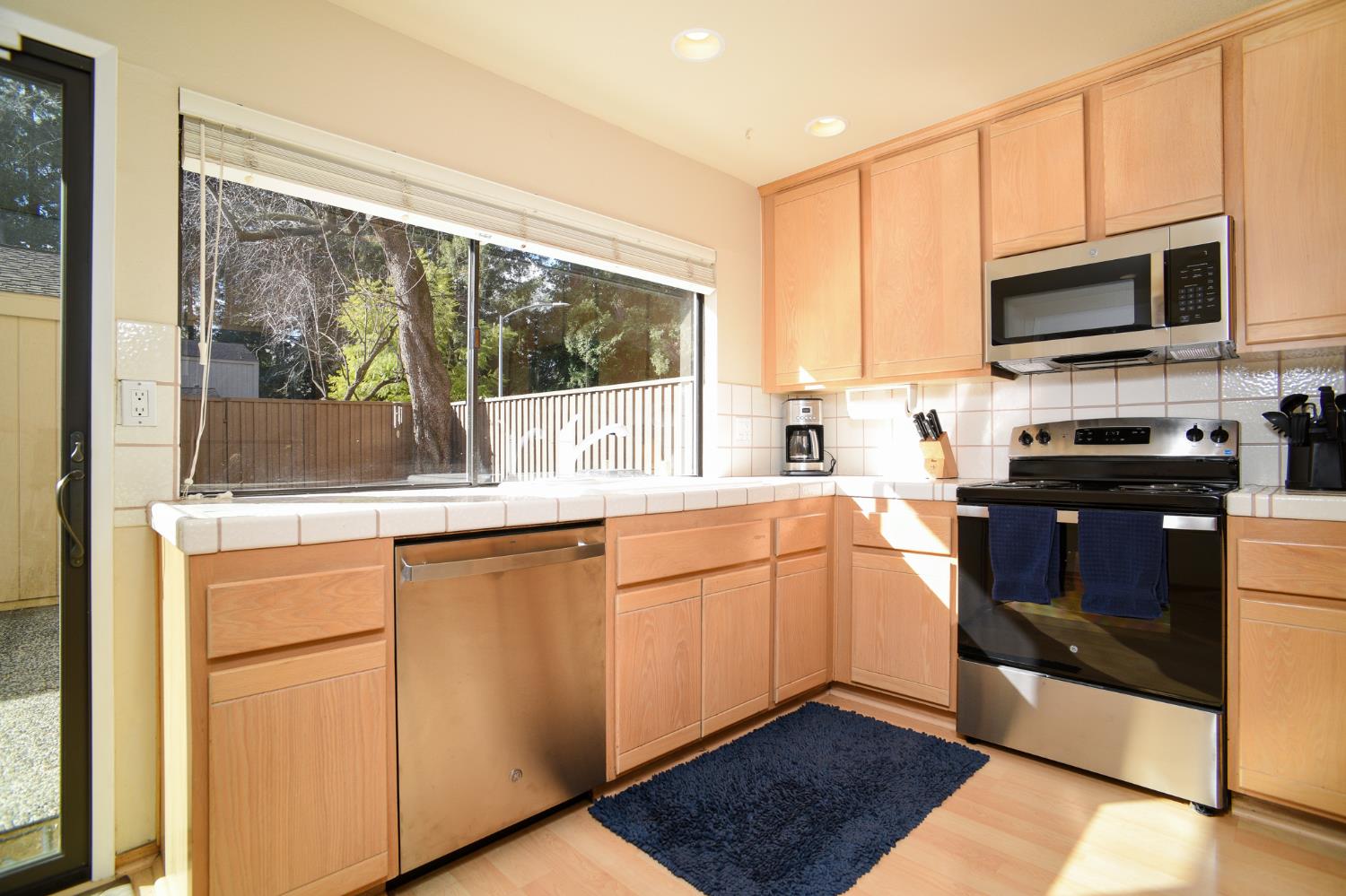 151 Hartnell Place Sacramento, CA 95825 - Photo 3 of 33