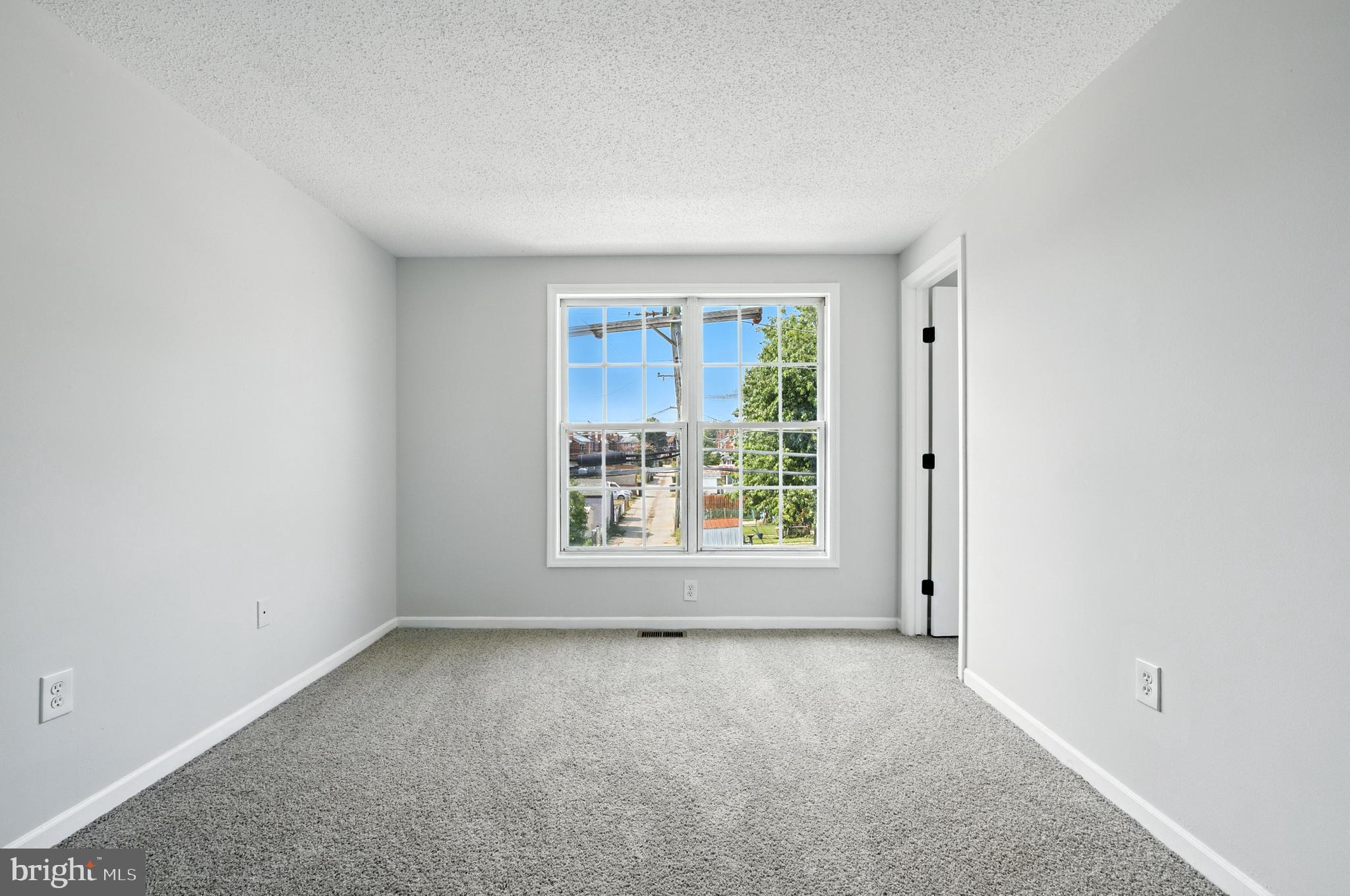 209 Magnolia Terrace Baltimore, MD 21221 - Photo 13 of 50 an empty room with a window