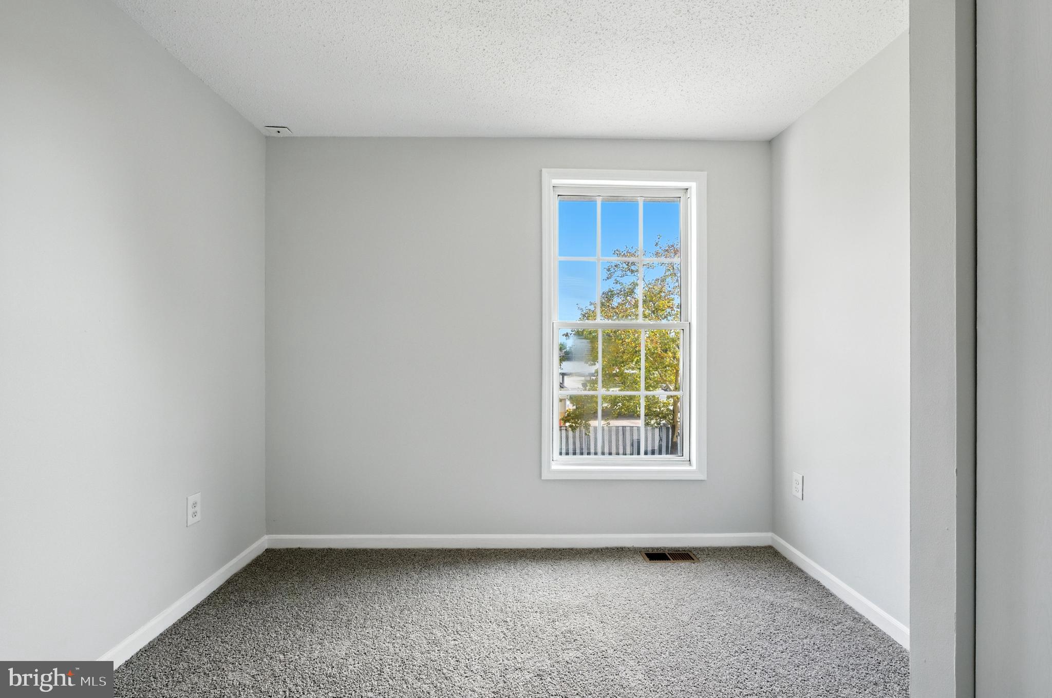 209 Magnolia Terrace Baltimore, MD 21221 - Photo 23 of 50 an empty room with a window