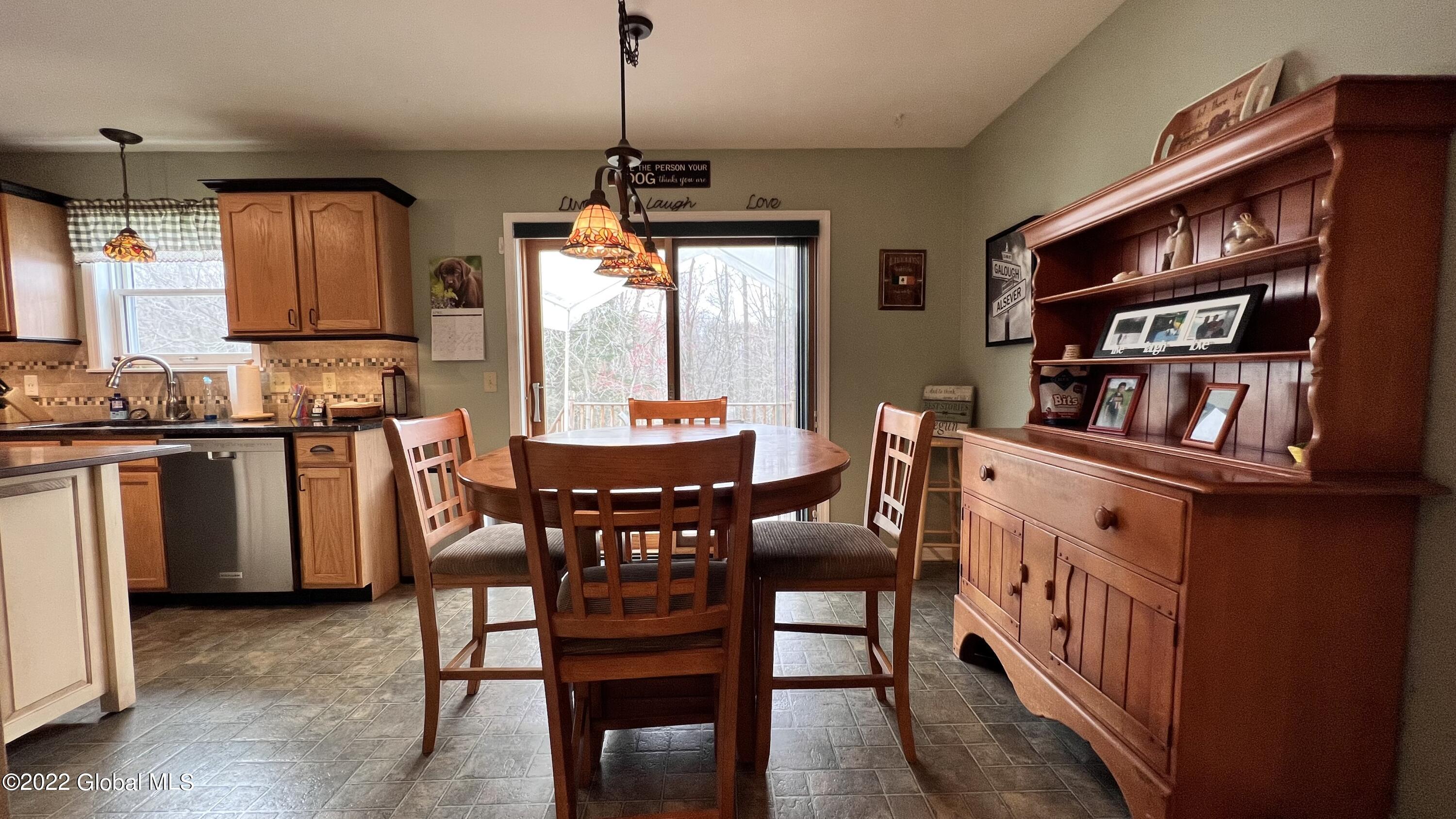 135 Trinity Place Bethlehem, NY 12158 - Photo 18 of 48 IMG_3346