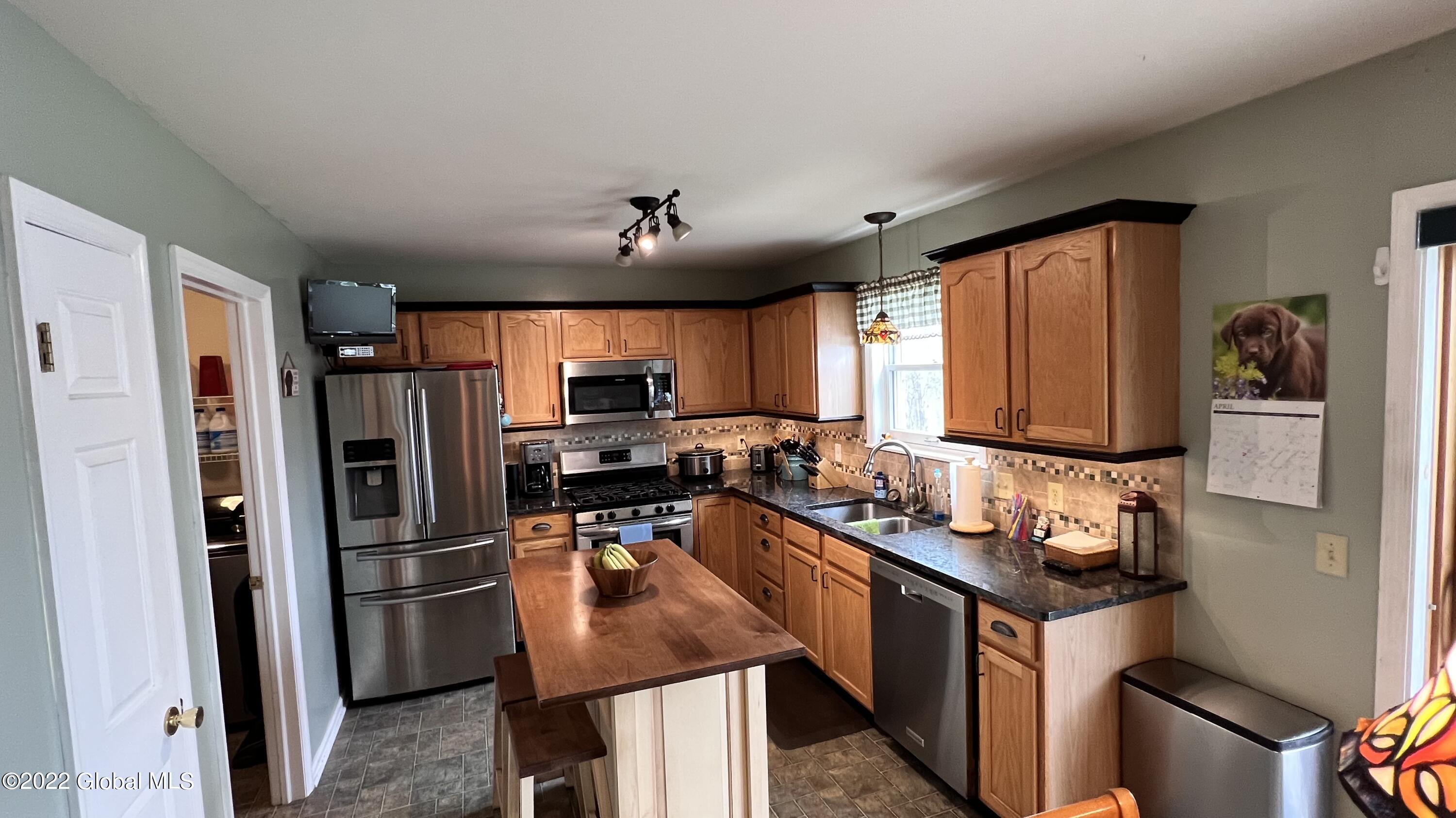 135 Trinity Place Bethlehem, NY 12158 - Photo 19 of 48 IMG_3349