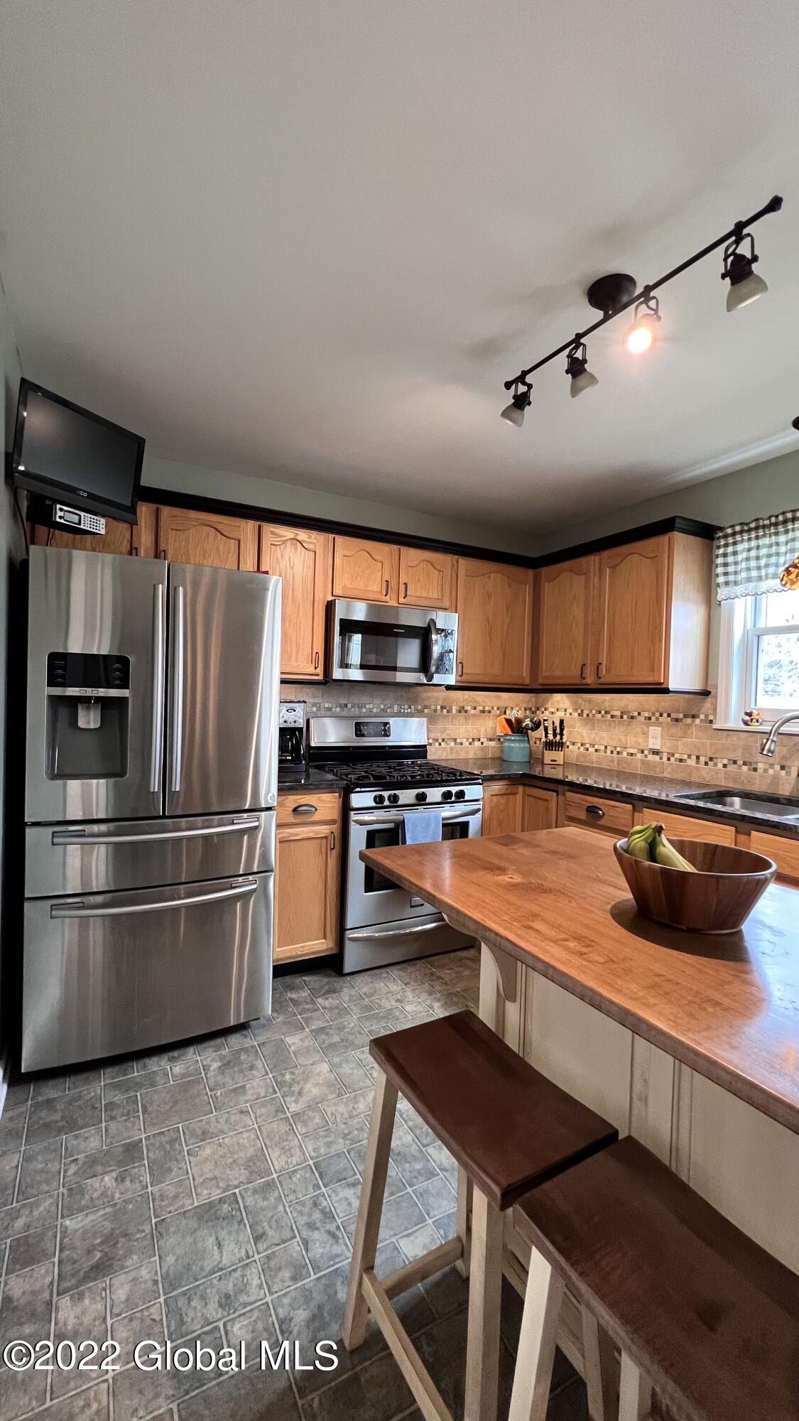 135 Trinity Place Bethlehem, NY 12158 - Photo 21 of 48 IMG_3357