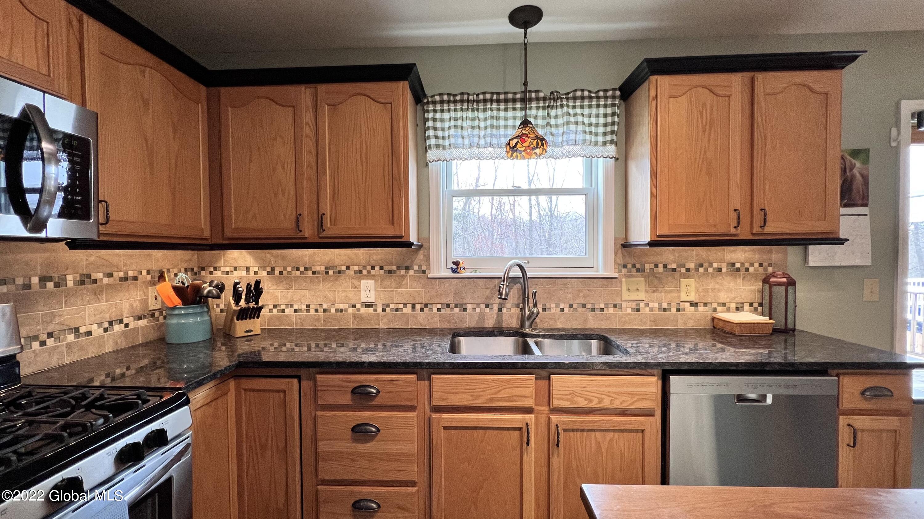 135 Trinity Place Bethlehem, NY 12158 - Photo 22 of 48 IMG_3356