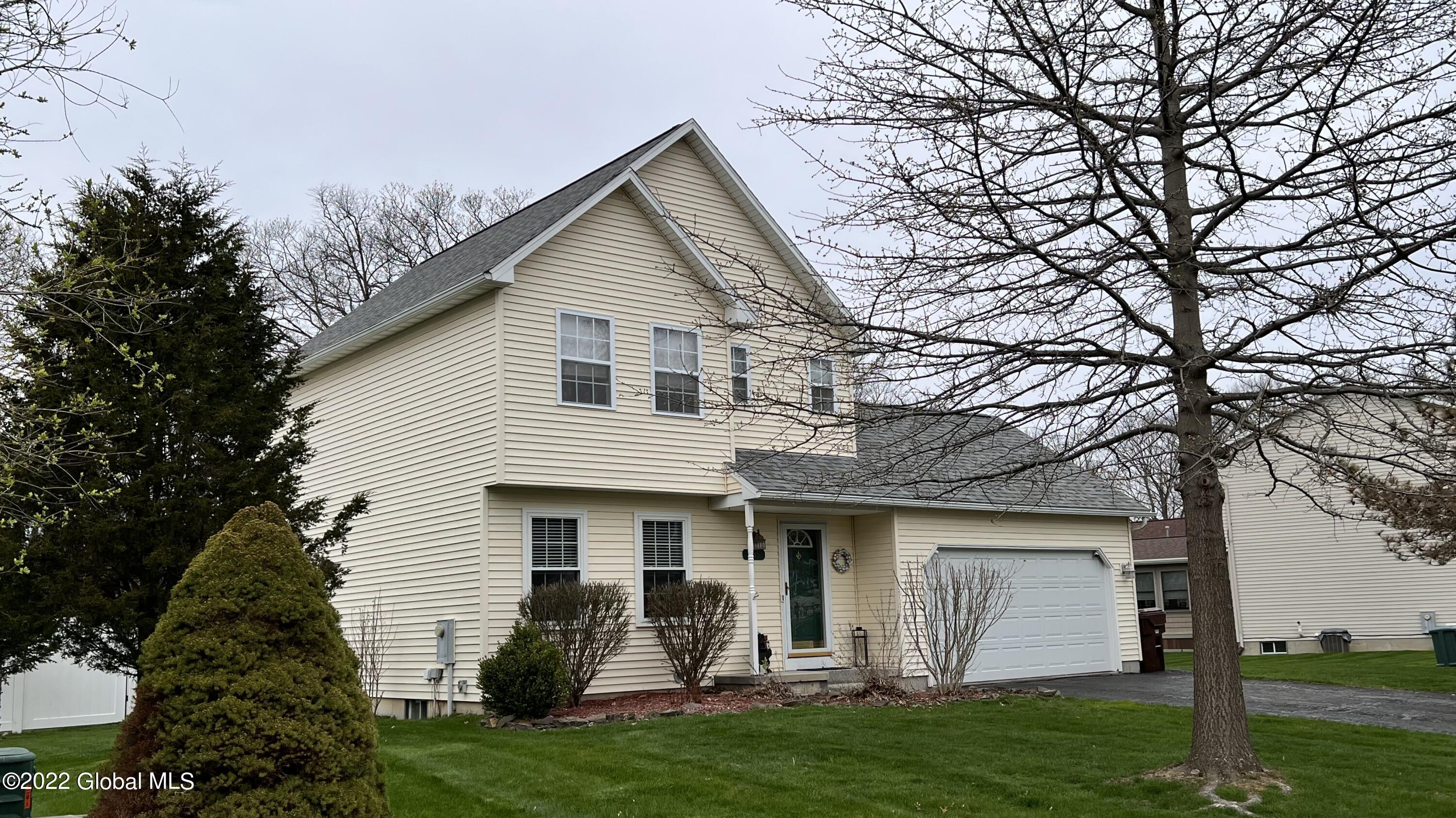 135 Trinity Place Bethlehem, NY 12158 - Photo 3 of 48 IMG_3313