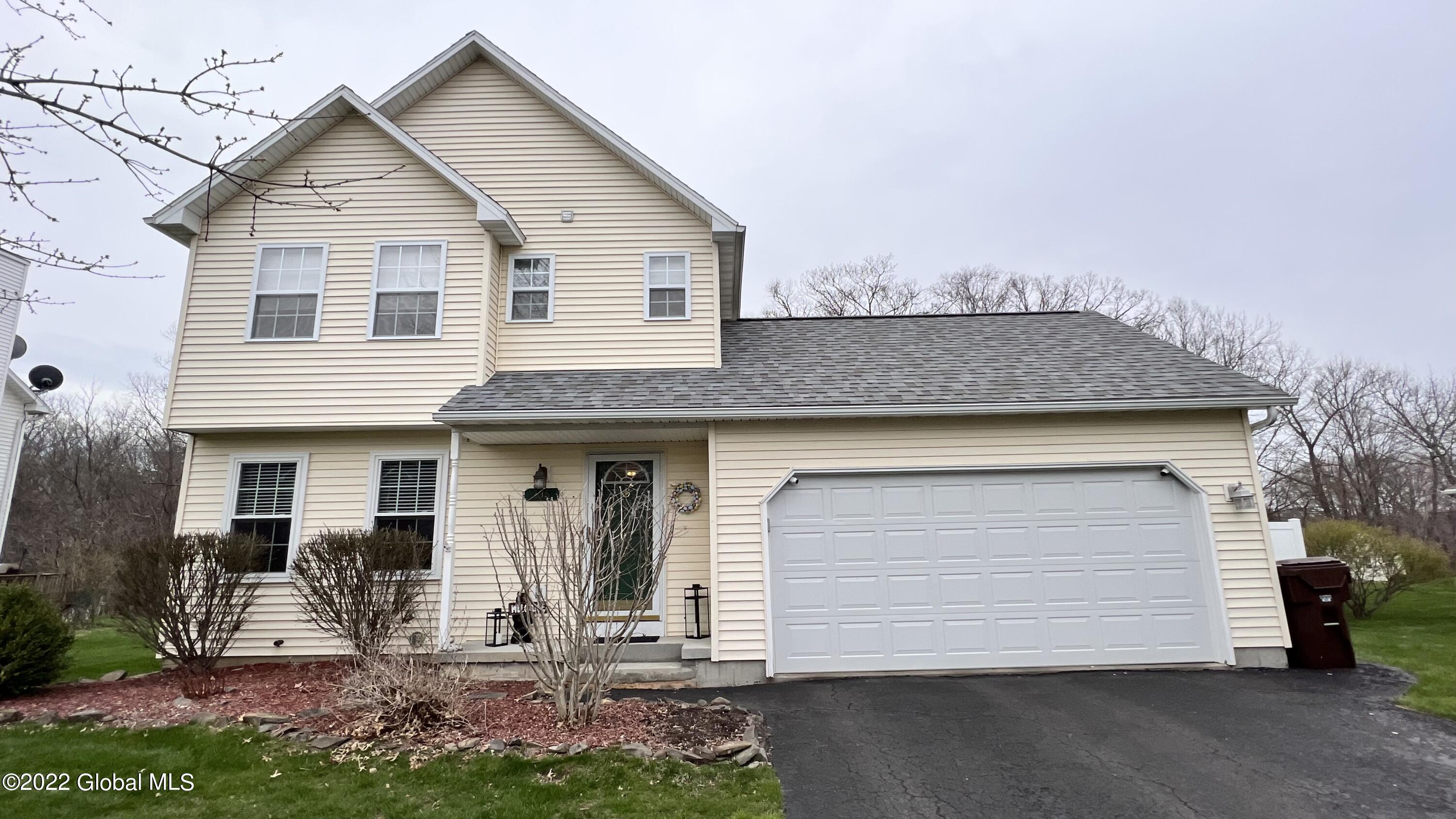 135 Trinity Place Bethlehem, NY 12158 - Photo 5 of 48 IMG_3317