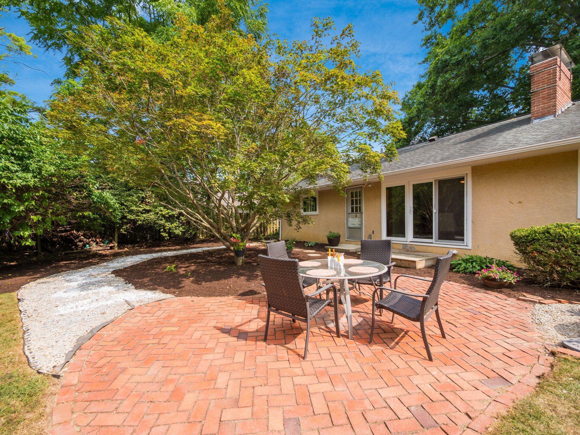2030 Chardon Road Columbus, OH 43220 - Photo 44 of 56 Paver Patio