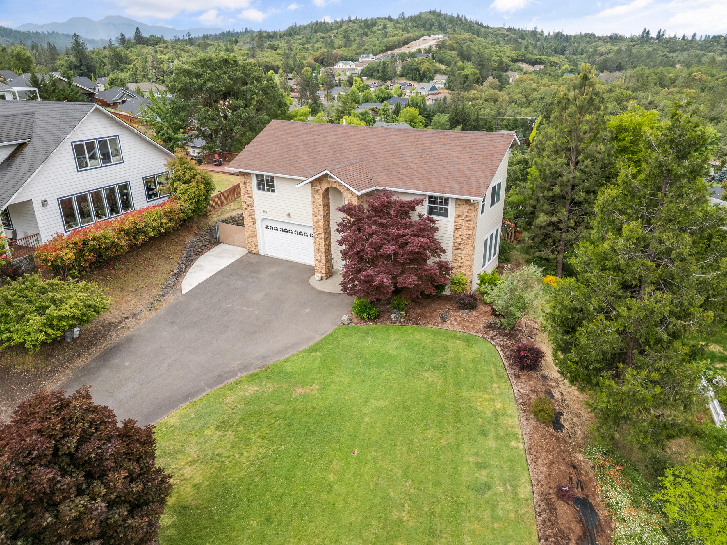 1553 Panoramic Loop Grants Pass, OR 97527 - Photo 40 of 51